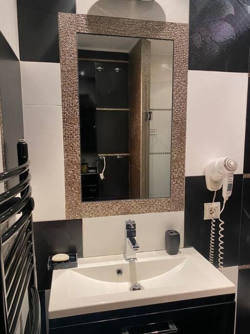 Lovely 1-Bedroom Apartament With Free Parking Sofía Exterior foto